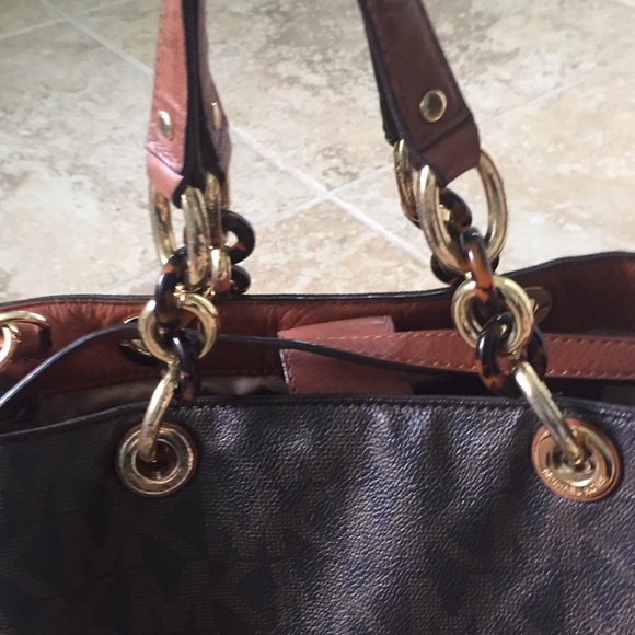 Handbag - Picture 2 of 8